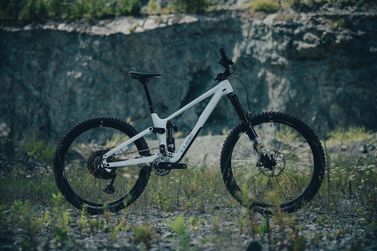 Cube FRITZZ C:62 TM hintofmint´n´grey 2027 – Mountainbike Fully – Seitenansicht 1