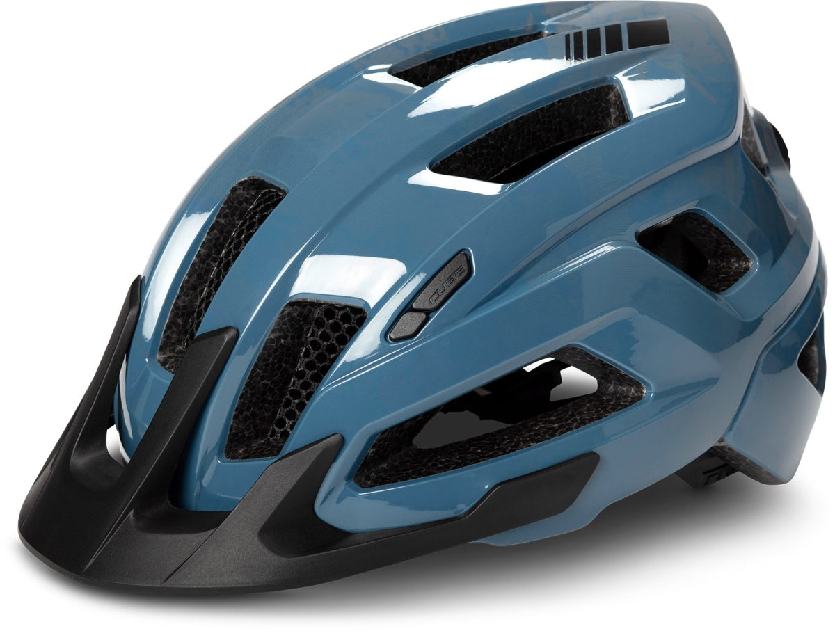 Der CUBE Helm STEEP / All Terrain-Helm von Cube ist ein glänzender blauer Fahrradhelm mit mehreren Belüftungsöffnungen, schwarzer Schaumstoffpolsterung innen und einem schwarzen Visier vorne.