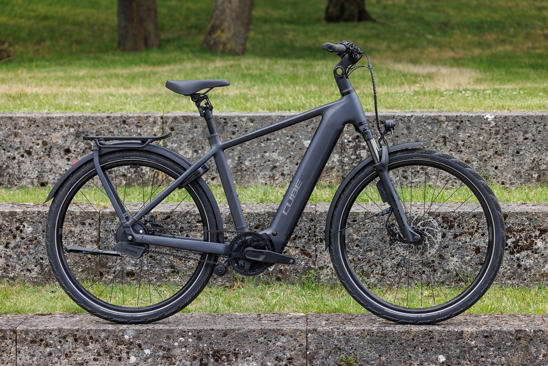 Cube Kathmandu Hybrid Deluxe EXC 800 stealthgrey´n´grey 2027 – E-Trekkingrad – Seitenansicht 1
