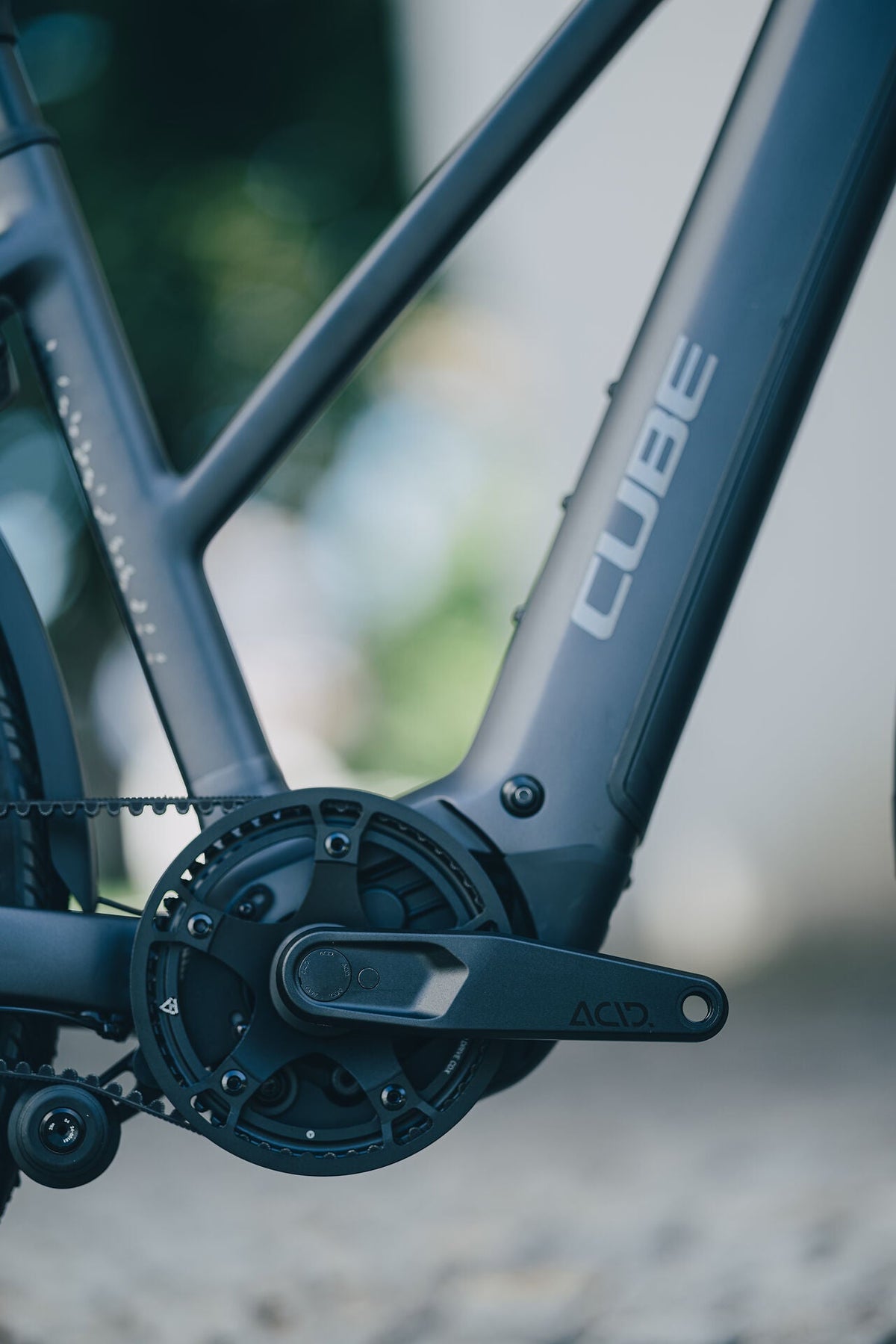 Cube Kathmandu Hybrid Deluxe EXC 800 stealthgrey´n´grey Trapeze 2027 – E-Trekkingrad – Detailansicht 2