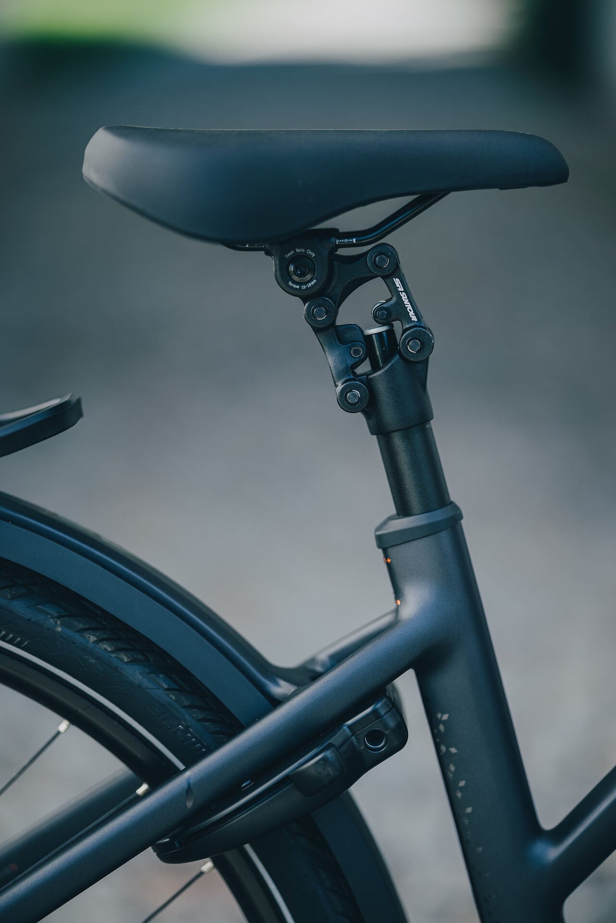 Cube Kathmandu Hybrid Deluxe EXC 800 stealthgrey´n´grey Trapeze 2027 – E-Trekkingrad – Detailansicht 6