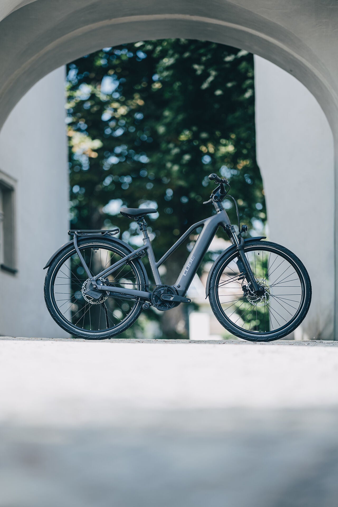 Cube Kathmandu Hybrid Deluxe EXC 800 stealthgrey´n´grey Trapeze 2027 – E-Trekkingrad – Seitenansicht 2