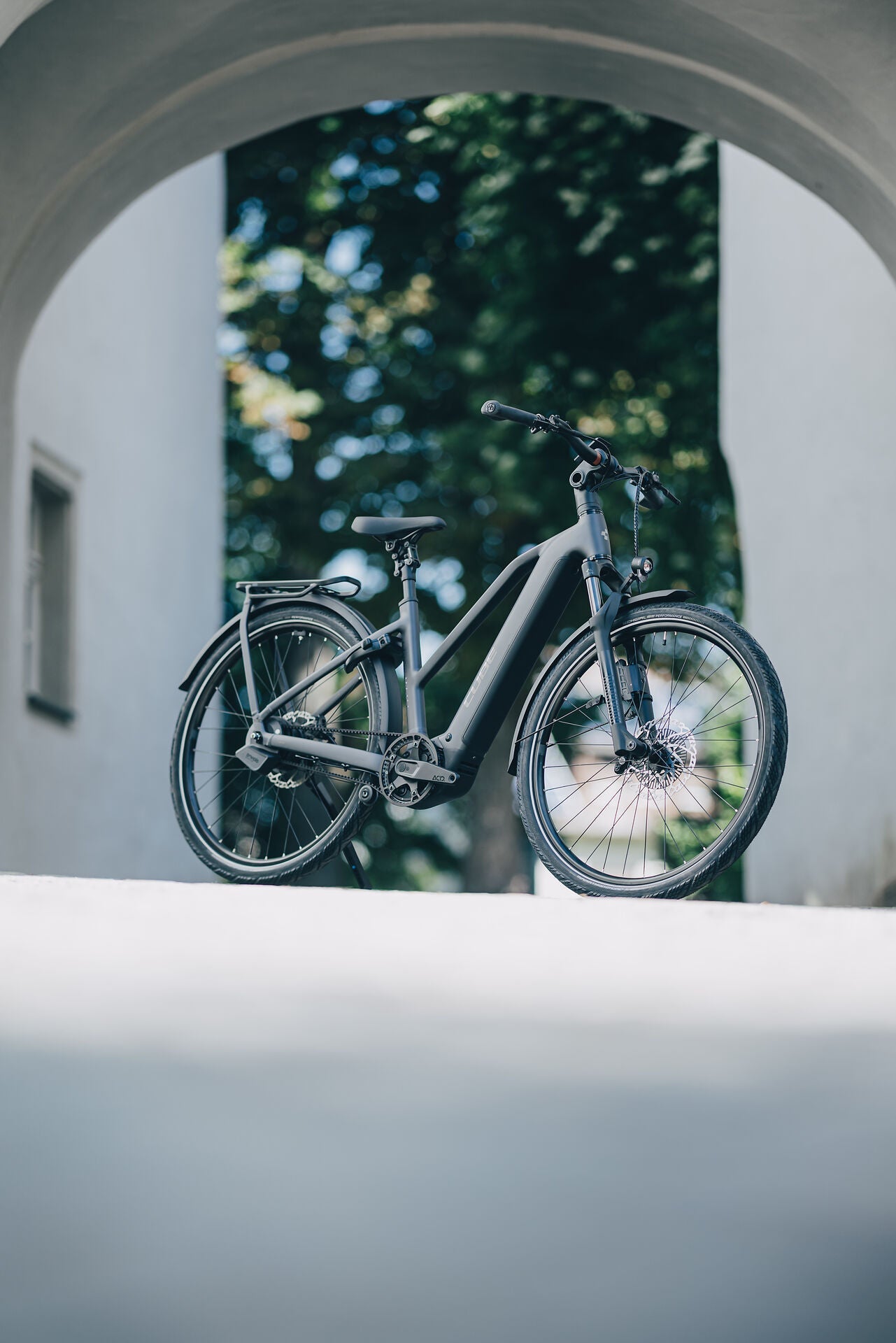 Cube Kathmandu Hybrid Deluxe EXC 800 stealthgrey´n´grey Trapeze 2027 – E-Trekkingrad – Seitenansicht 3