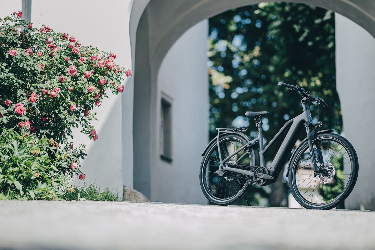 Cube Kathmandu Hybrid Deluxe EXC 800 stealthgrey´n´grey Trapeze 2027 – E-Trekkingrad – Seitenansicht 4