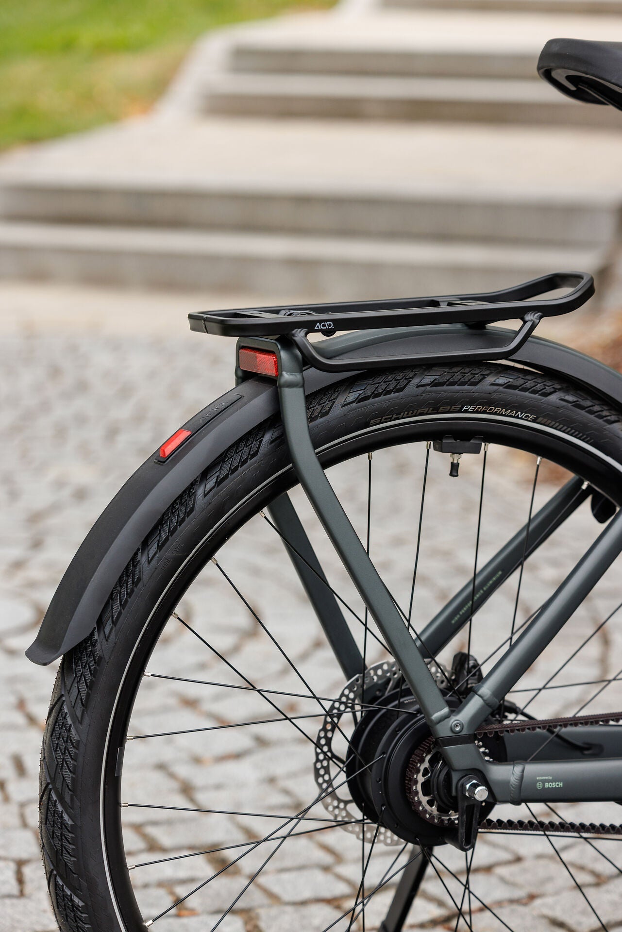Cube Kathmandu Hybrid Deluxe Pro 800 blackforest´n´chrome 2027 – E-Trekkingrad – Detailansicht 8