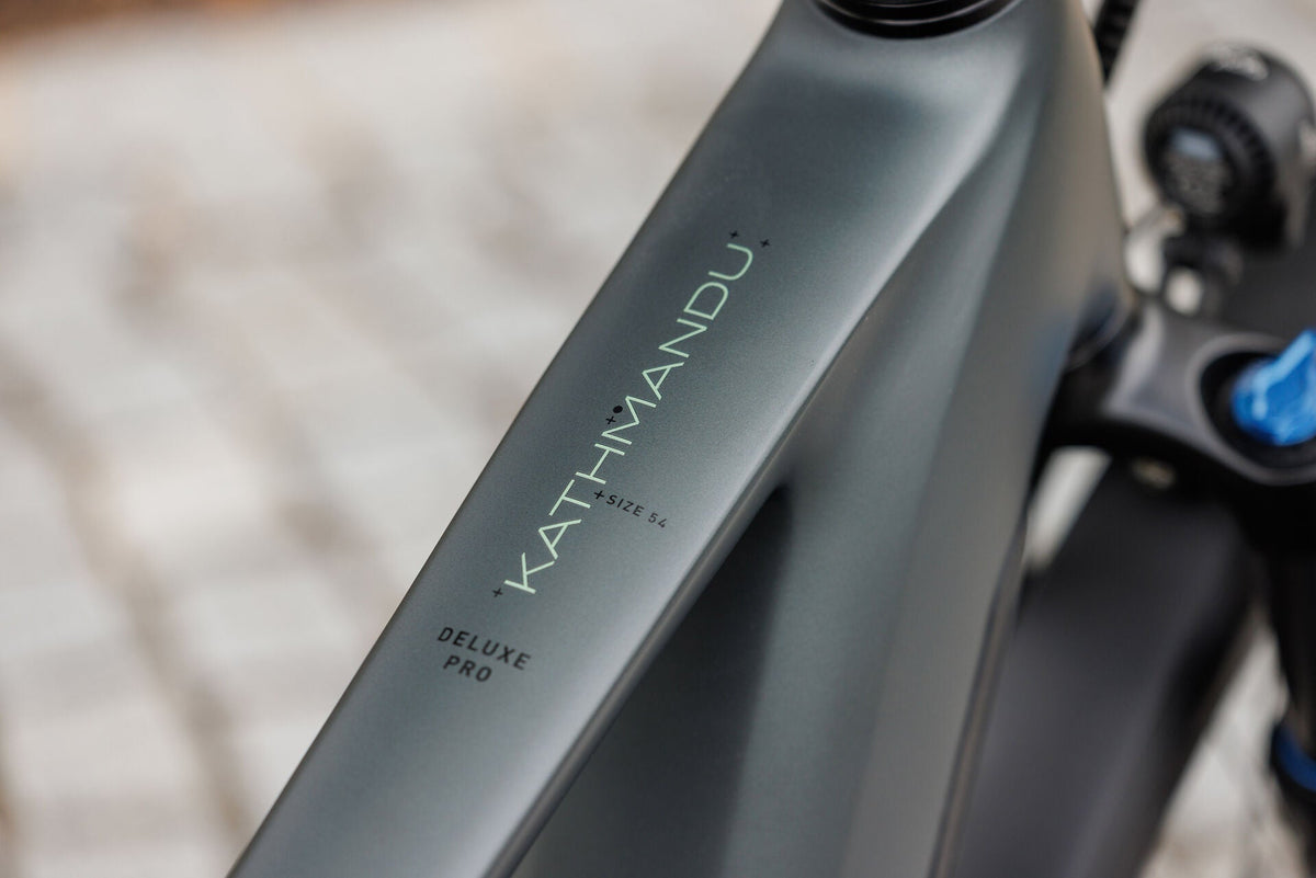 Cube Kathmandu Hybrid Deluxe Pro 800 blackforest´n´chrome 2027 – E-Trekkingrad – Detailansicht 13