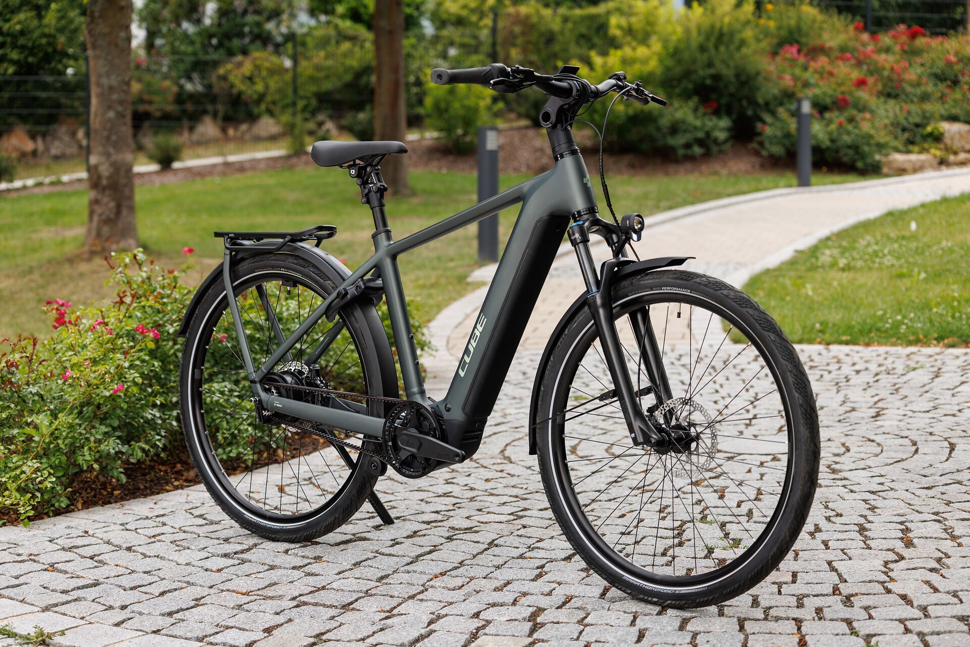 Cube Kathmandu Hybrid Deluxe Pro 800 blackforest´n´chrome 2027 – E-Trekkingrad – Seitenansicht 3