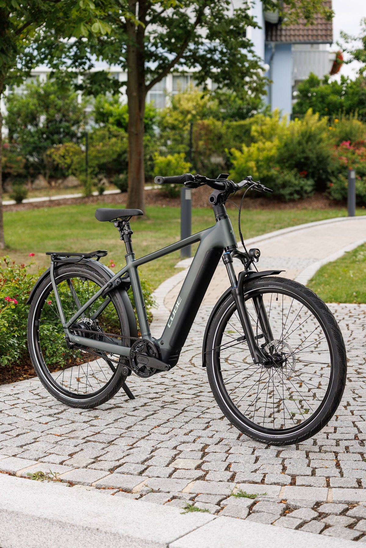 Cube Kathmandu Hybrid Deluxe Pro 800 blackforest´n´chrome 2027 – E-Trekkingrad – Seitenansicht 4