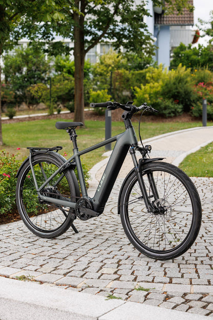 Cube Kathmandu Hybrid Deluxe Pro 800 blackforest´n´chrome 2027 – E-Trekkingrad – Seitenansicht 4