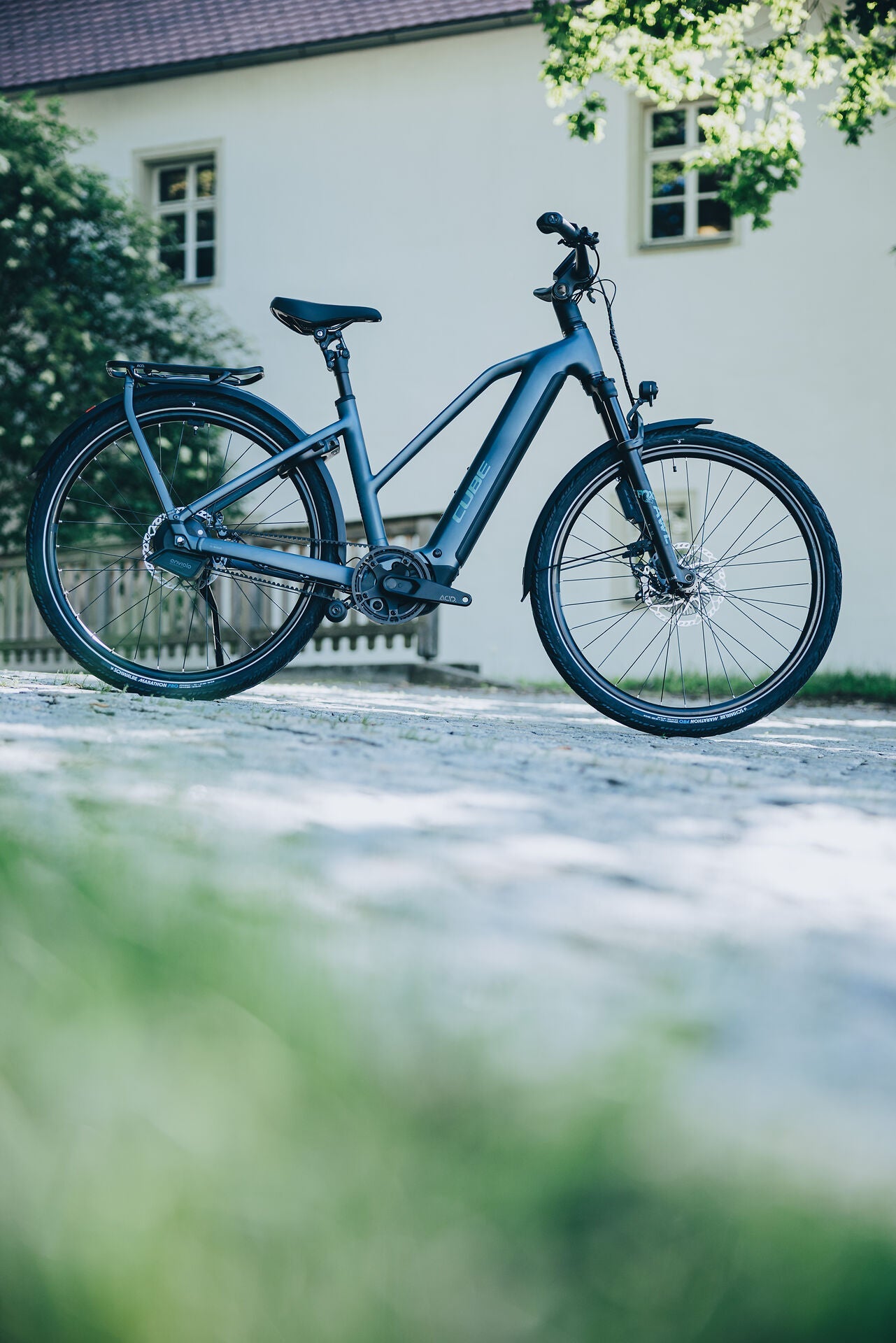 Cube Kathmandu Hybrid Deluxe SLX 800 mineralblue´n´blue Trapeze 2027 – E-Trekkingrad – Seitenansicht 2