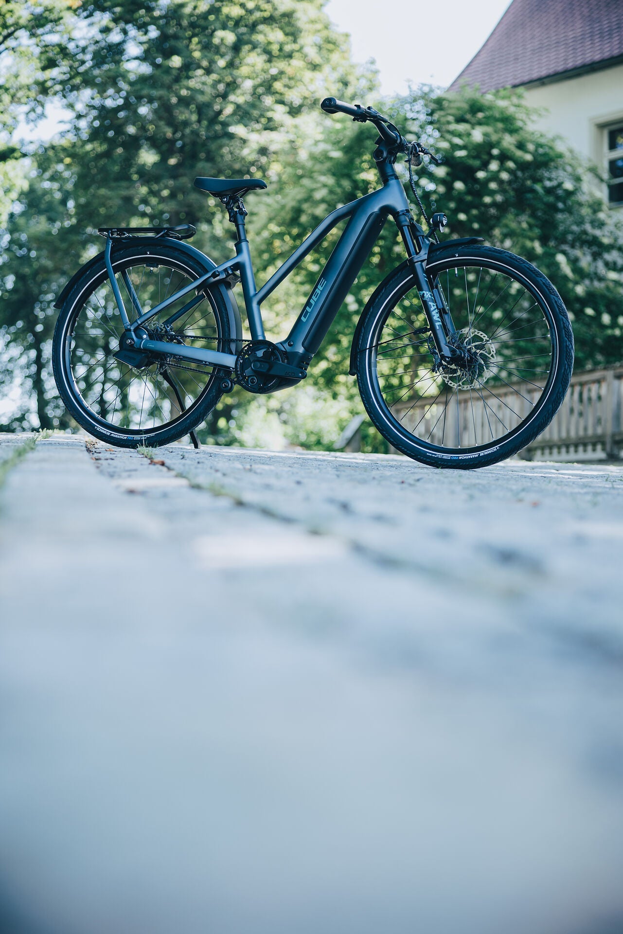 Cube Kathmandu Hybrid Deluxe SLX 800 mineralblue´n´blue Trapeze 2027 – E-Trekkingrad – Seitenansicht 3