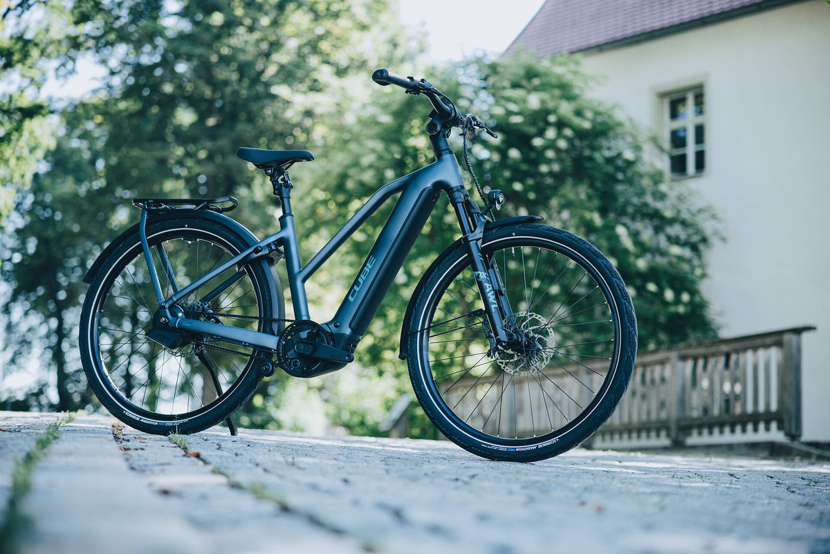 Cube Kathmandu Hybrid Deluxe SLX 800 mineralblue´n´blue Trapeze 2027 – E-Trekkingrad – Seitenansicht 4