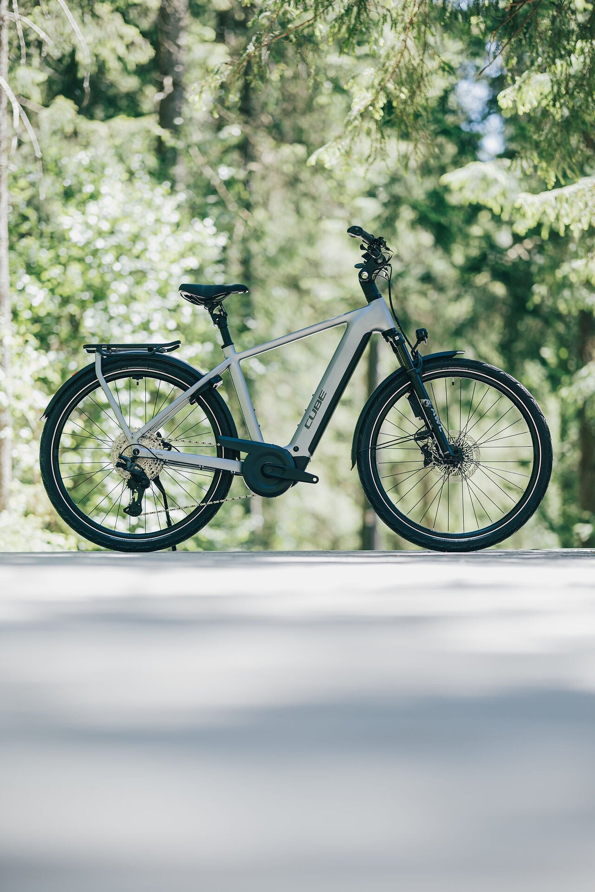 Cube Kathmandu Hybrid EXC 800 slategrey´n´chrome 2027 – E-Trekkingrad – Seitenansicht 2