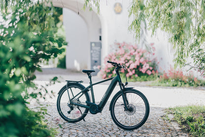 Cube Kathmandu Hybrid EXC 800 stellar´n´chrome 2027 – E-Trekkingrad – Seitenansicht 3