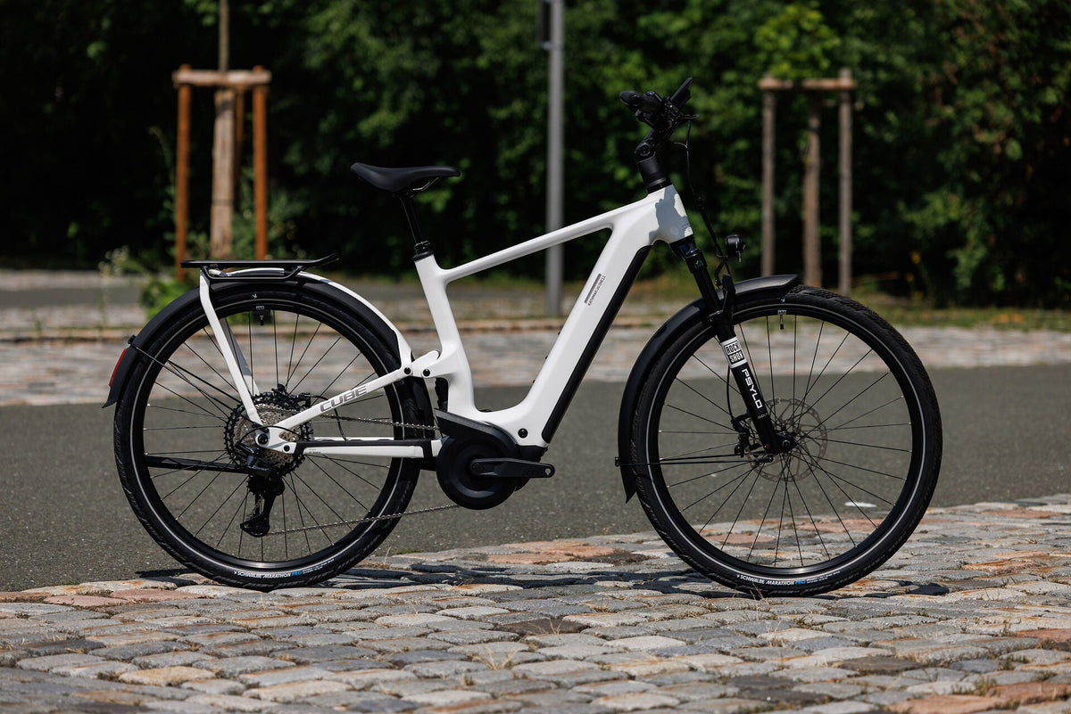 Cube Kathmandu Hybrid ONE11 HPC SLX 800 metallicwhite´n´prizm 2027 – E-Crossrad – Seitenansicht 1