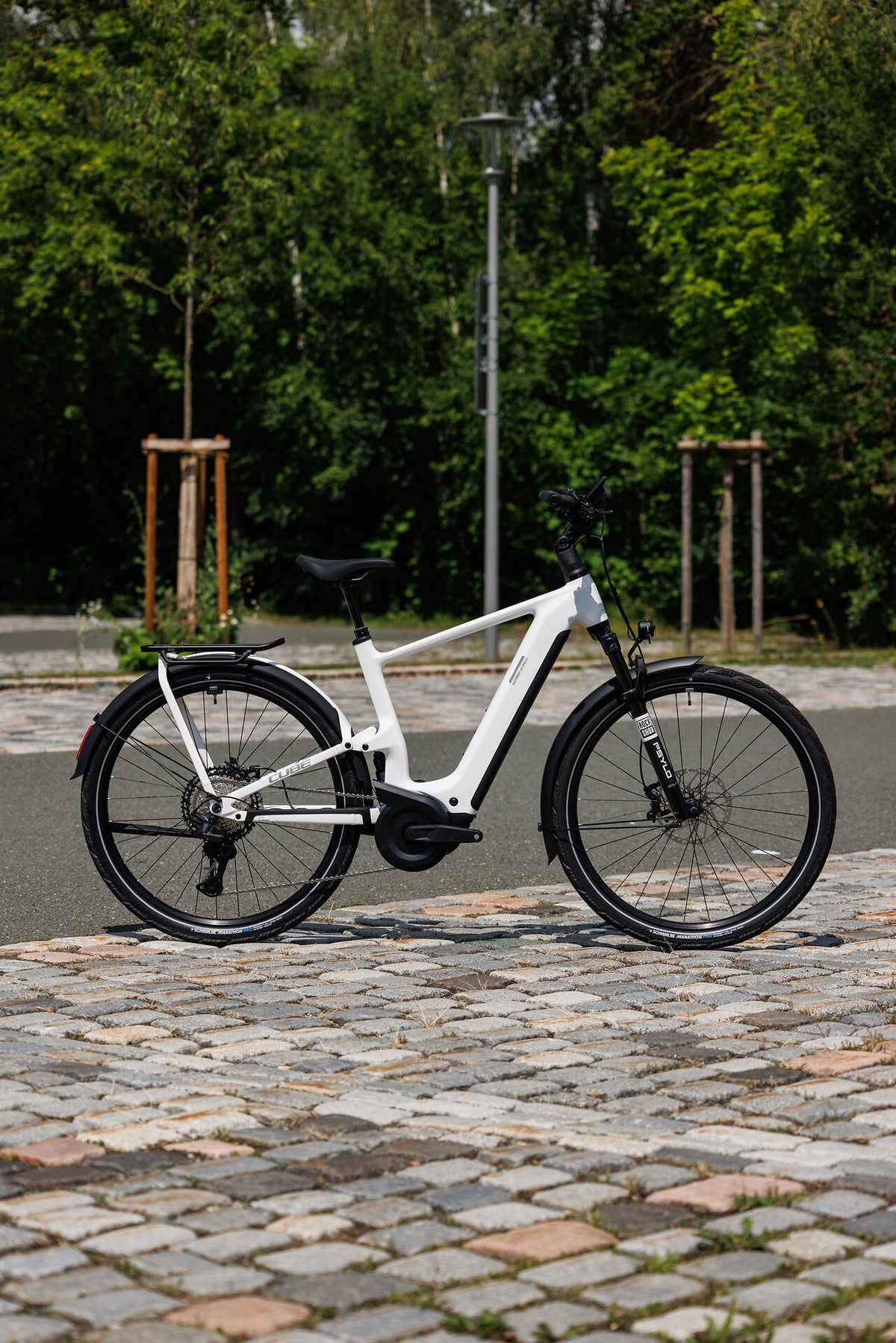 Cube Kathmandu Hybrid ONE11 HPC SLX 800 metallicwhite´n´prizm 2027 – E-Crossrad – Seitenansicht 2