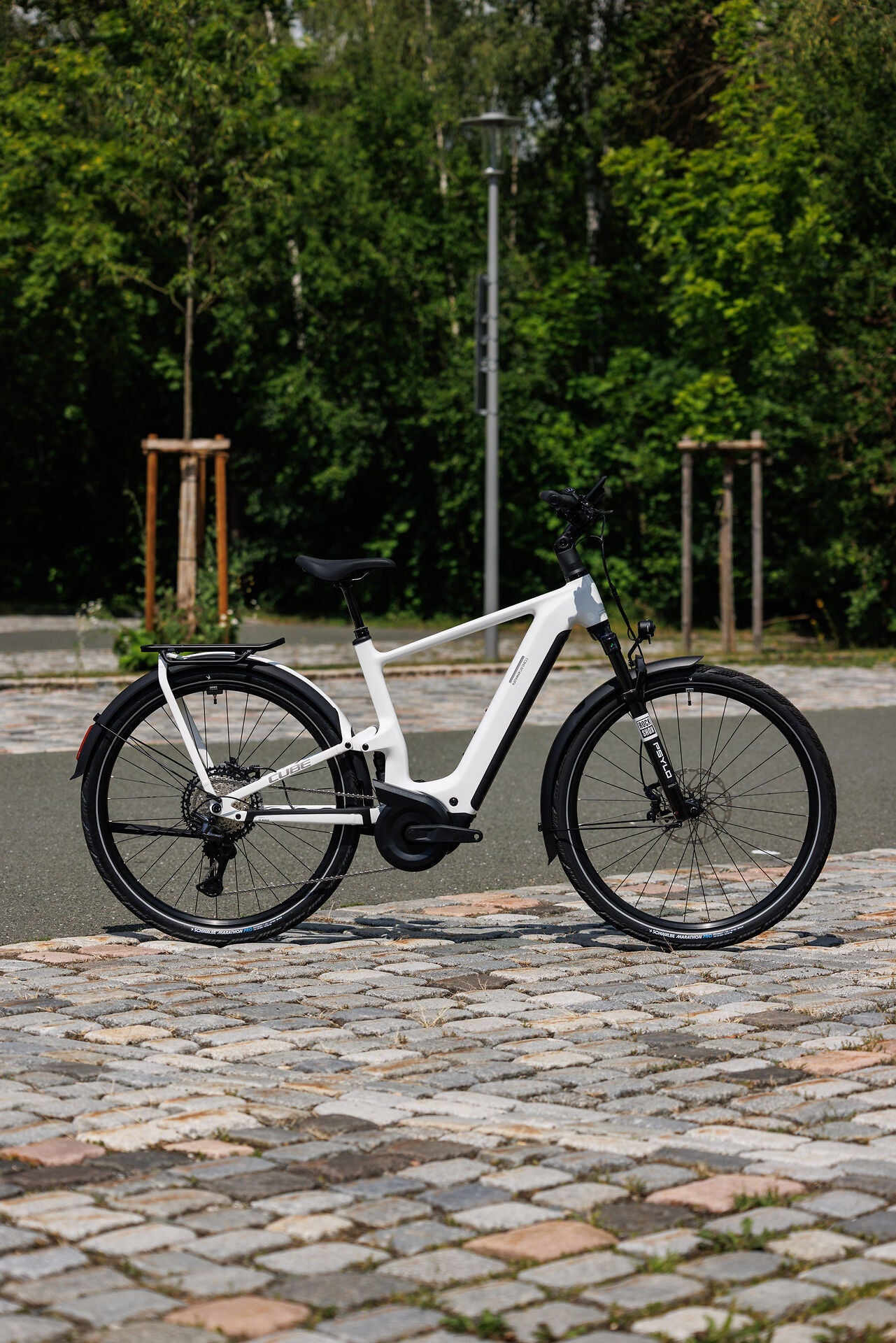 Cube Kathmandu Hybrid ONE11 HPC SLX 800 metallicwhite´n´prizm 2027 – E-Crossrad – Seitenansicht 2