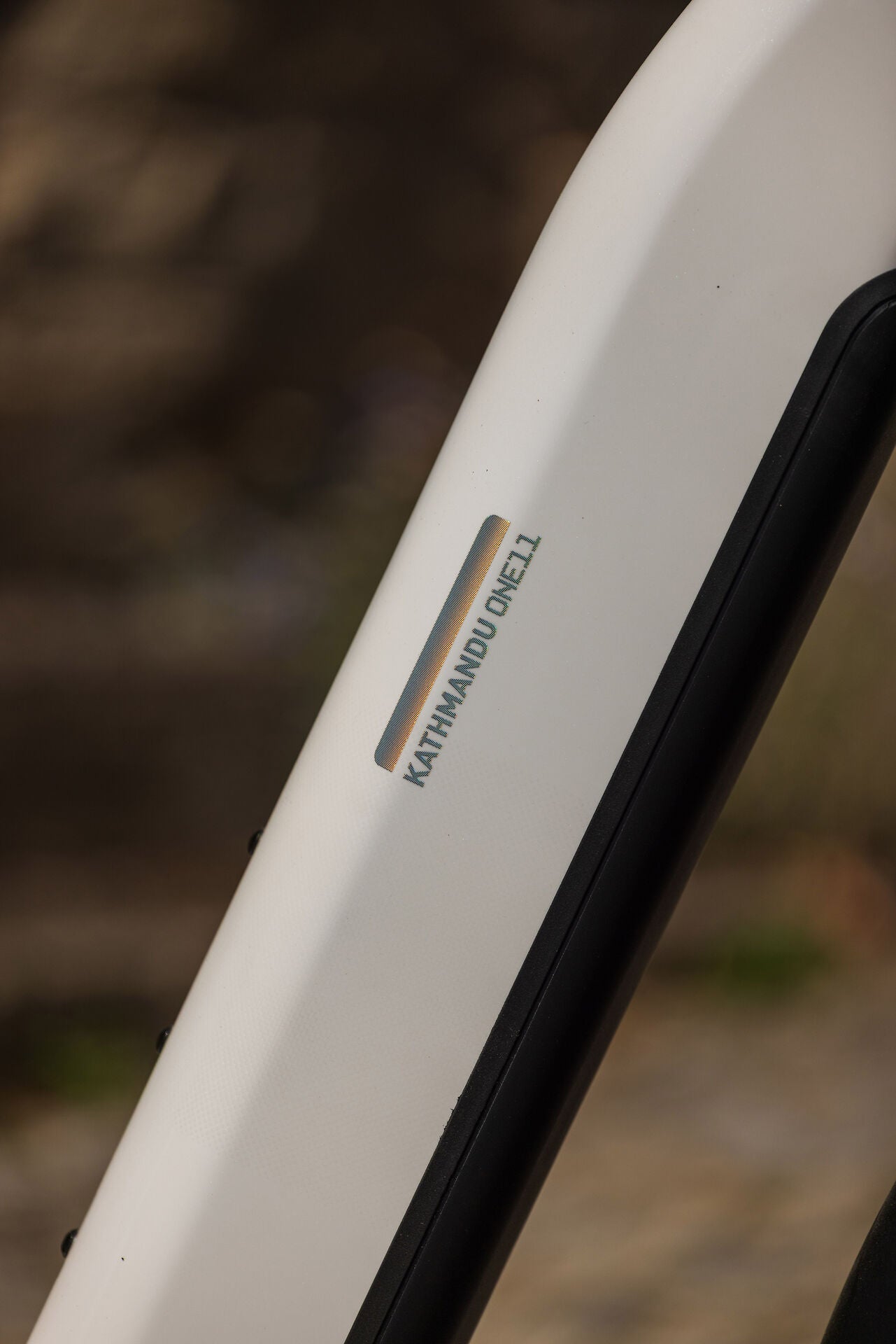 Cube Kathmandu Hybrid ONE11 HPC SLX 800 metallicwhite´n´prizm Easy Entry 2027 – E-Crossrad – Detailansicht 2