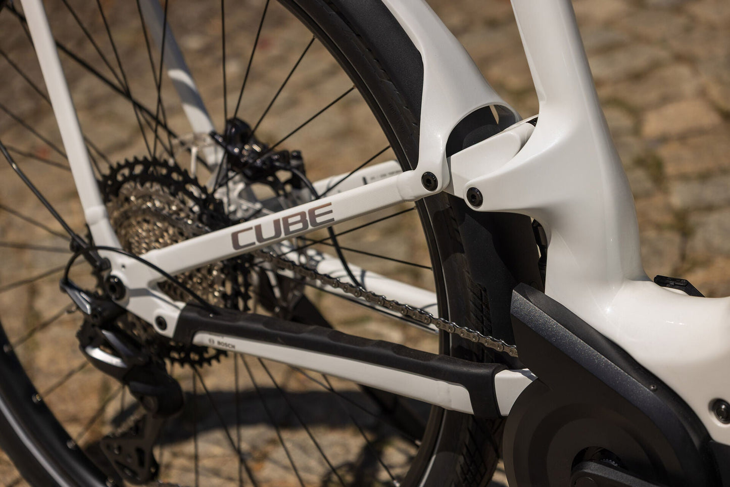 Cube Kathmandu Hybrid ONE11 HPC SLX 800 metallicwhite´n´prizm Easy Entry 2027 – E-Crossrad – Detailansicht 5