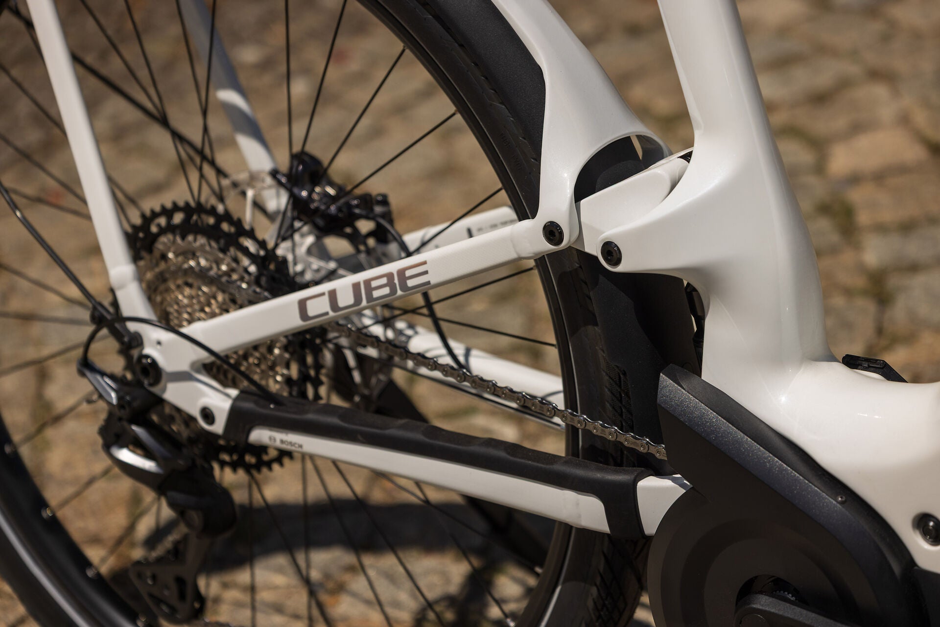 Cube Kathmandu Hybrid ONE11 HPC SLX 800 metallicwhite´n´prizm Easy Entry 2027 – E-Crossrad – Detailansicht 5