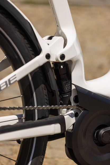 Cube Kathmandu Hybrid ONE11 HPC SLX 800 metallicwhite´n´prizm Easy Entry 2027 – E-Crossrad – Detailansicht 10