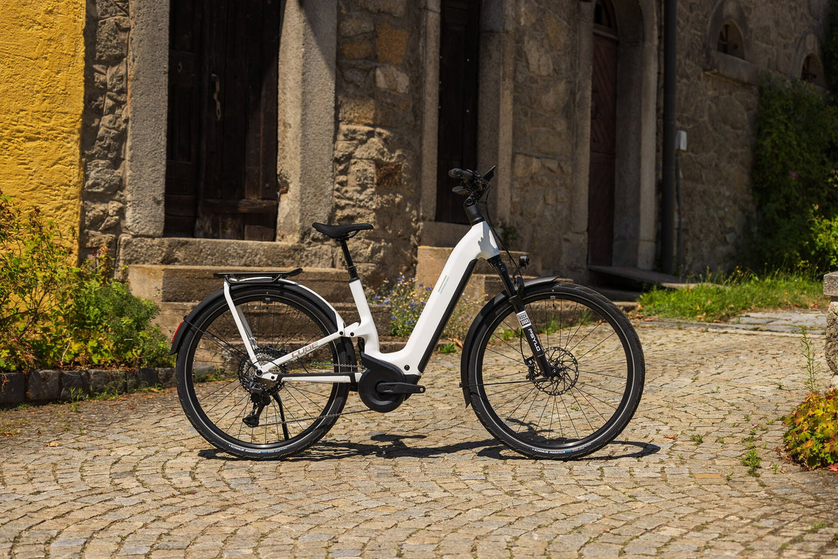 Cube Kathmandu Hybrid ONE11 HPC SLX 800 metallicwhite´n´prizm Easy Entry 2027 – E-Crossrad – Seitenansicht 2