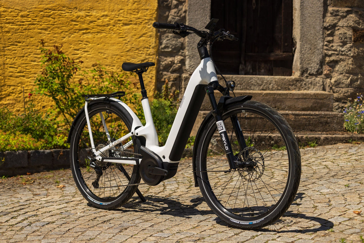Cube Kathmandu Hybrid ONE11 HPC SLX 800 metallicwhite´n´prizm Easy Entry 2027 – E-Crossrad – Seitenansicht 3