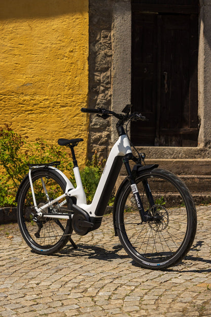 Cube Kathmandu Hybrid ONE11 HPC SLX 800 metallicwhite´n´prizm Easy Entry 2027 – E-Crossrad – Seitenansicht 4