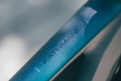Cube Kathmandu Hybrid Pro 800 smaragdgrey´n´black 2027 – E-Trekkingrad – Detailansicht 7