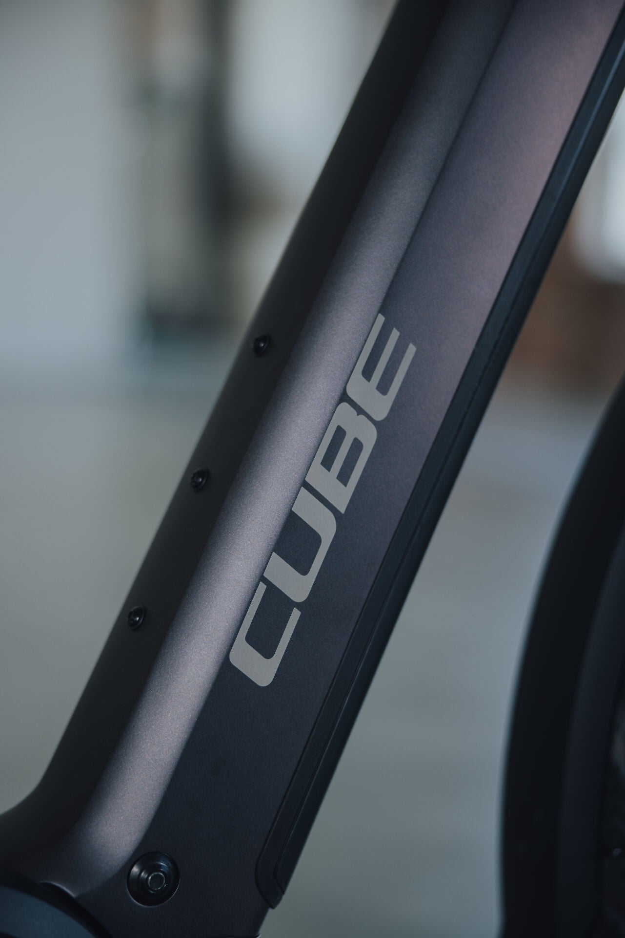 Cube Kathmandu Hybrid SLT 800 mysticgraphite´n´reflex Easy Entry 2027 – E-Trekkingrad – Detailansicht 6