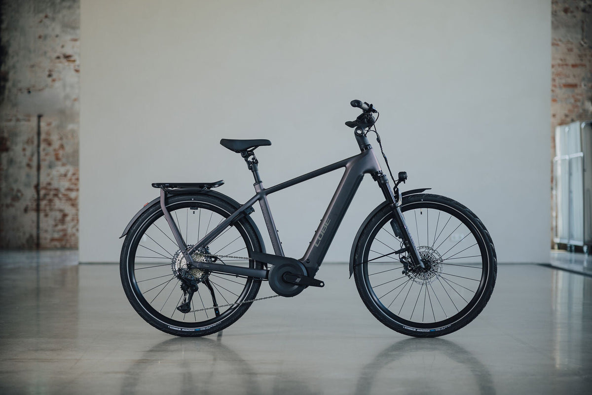 Cube Kathmandu Hybrid SLT 800 mysticgraphite´n´reflex Easy Entry 2027 – E-Trekkingrad – Seitenansicht 1