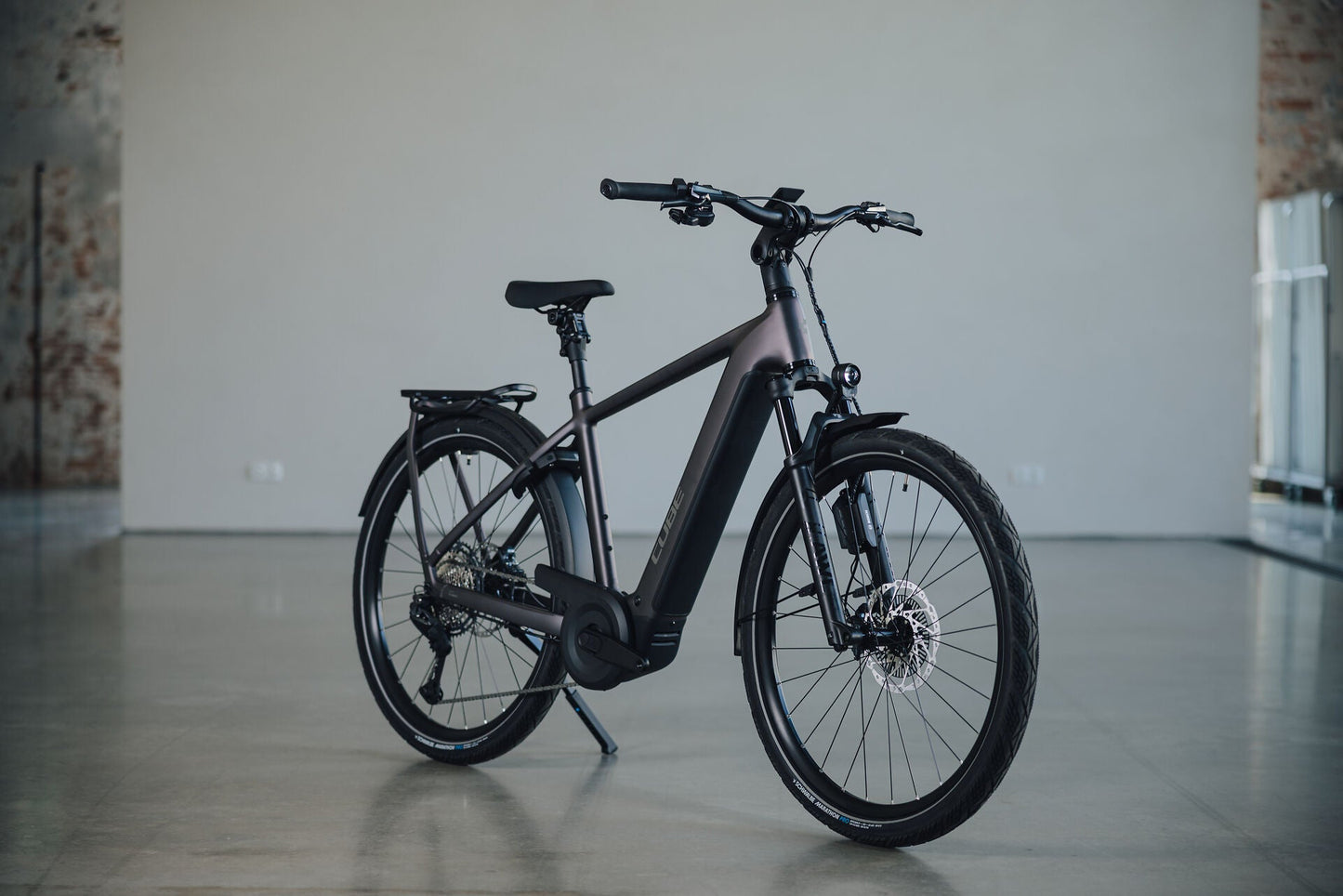 Cube Kathmandu Hybrid SLT 800 mysticgraphite´n´reflex Easy Entry 2027 – E-Trekkingrad – Seitenansicht 3