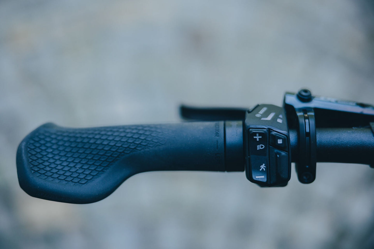 Cube Kathmandu Hybrid SLT 800 mysticgraphite´n´reflex Trapeze 2027 – E-Trekkingrad – Detailansicht 14
