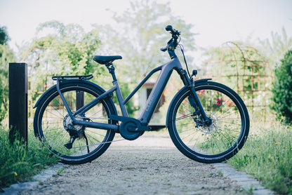 Cube Kathmandu Hybrid SLT 800 mysticgraphite´n´reflex Trapeze 2027 – E-Trekkingrad – Seitenansicht 1
