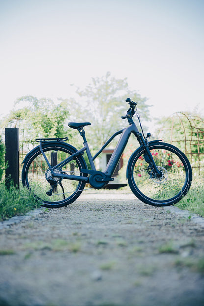 Cube Kathmandu Hybrid SLT 800 mysticgraphite´n´reflex Trapeze 2027 – E-Trekkingrad – Seitenansicht 2