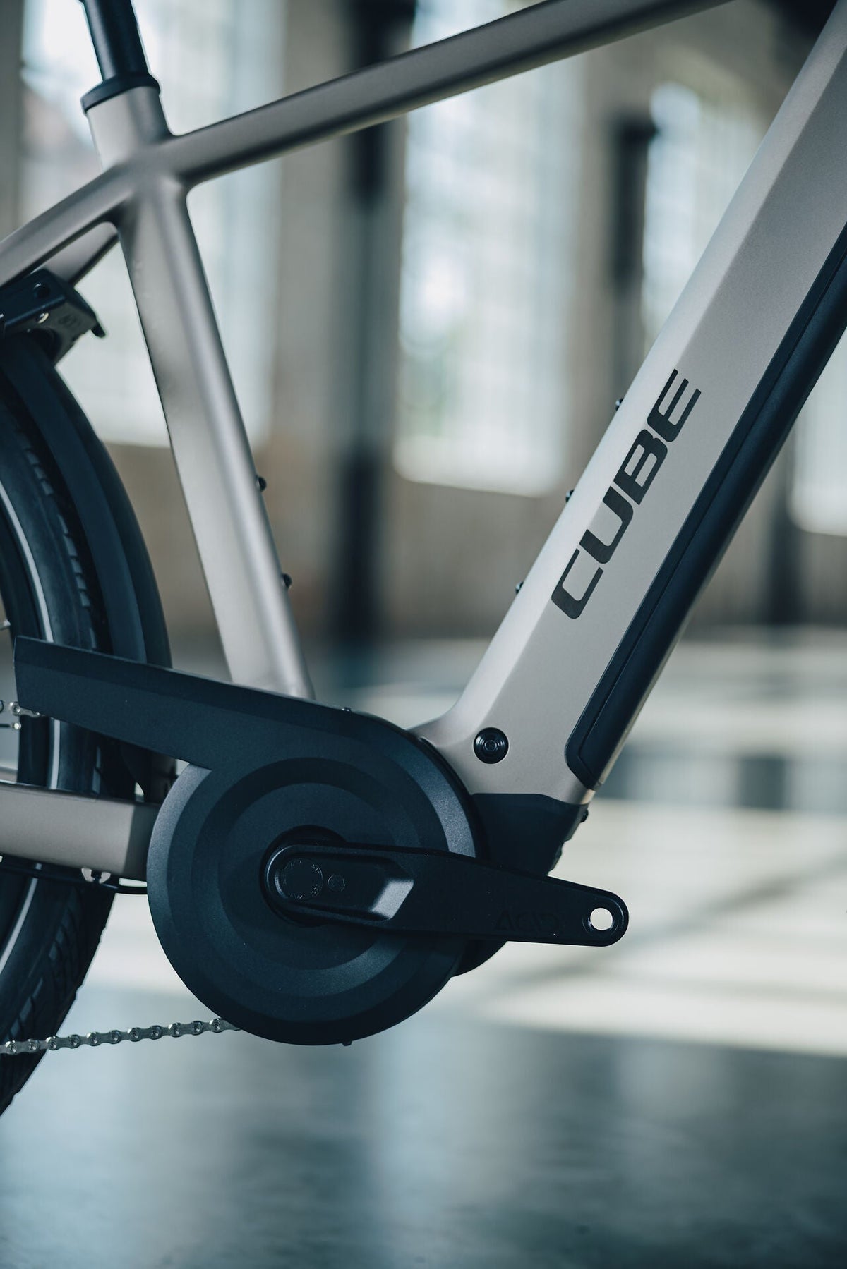 Cube Kathmandu Hybrid SLX 800 flashstone´n´chrome 2027 – E-Trekkingrad – Detailansicht 1
