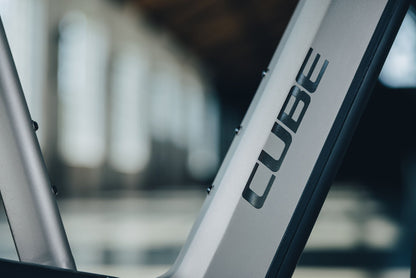 Cube Kathmandu Hybrid SLX 800 flashstone´n´chrome 2027 – E-Trekkingrad – Detailansicht 3