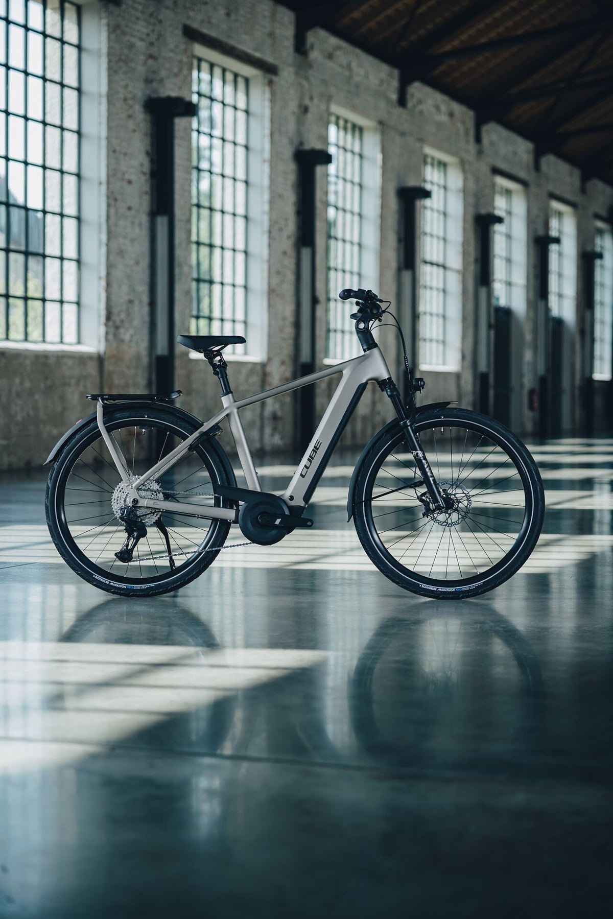 Cube Kathmandu Hybrid SLX 800 flashstone´n´chrome 2027 – E-Trekkingrad – Seitenansicht 2