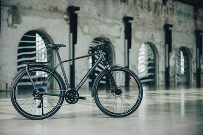 Cube Kathmandu ONE blackforest´n´chrome 2027 – Trekkingrad – Seitenansicht 1