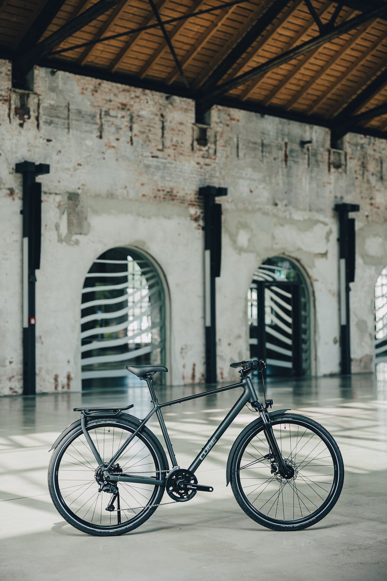 Cube Kathmandu ONE blackforest´n´chrome 2027 – Trekkingrad – Seitenansicht 2