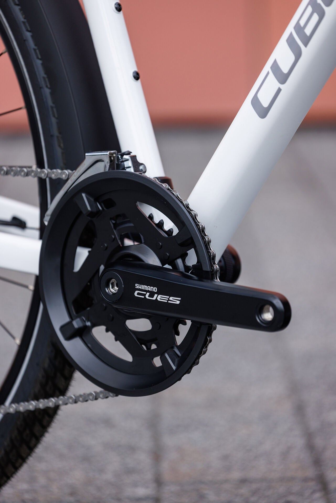 Cube Kathmandu Pro metallicwhite´n´chrome 2027 – Trekkingrad – Detailansicht 6
