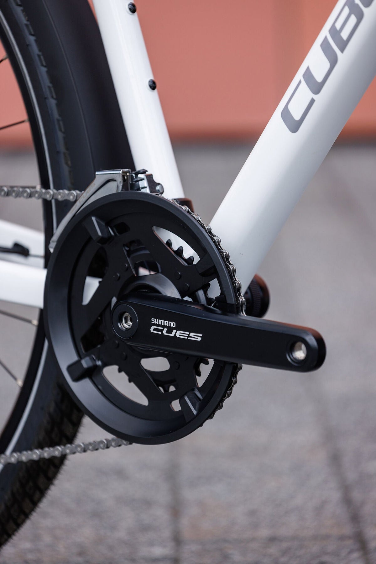Cube Kathmandu Pro metallicwhite´n´chrome 2027 – Trekkingrad – Detailansicht 6