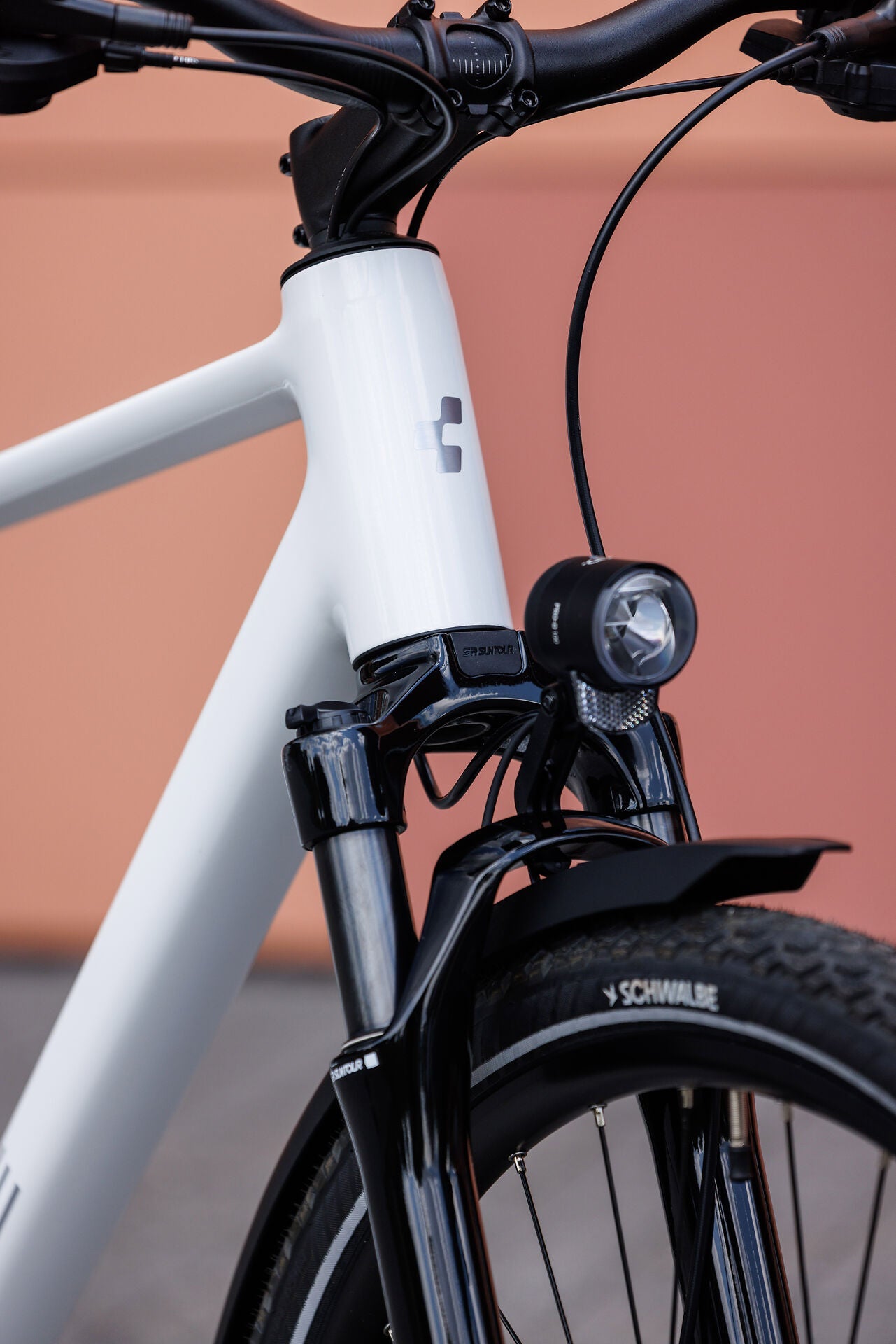 Cube Kathmandu Pro metallicwhite´n´chrome 2027 – Trekkingrad – Detailansicht 8