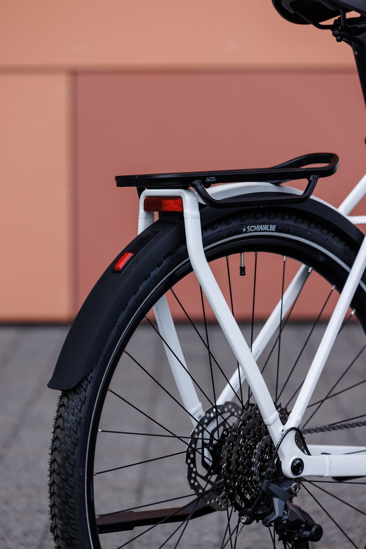 Cube Kathmandu Pro metallicwhite´n´chrome 2027 – Trekkingrad – Detailansicht 10