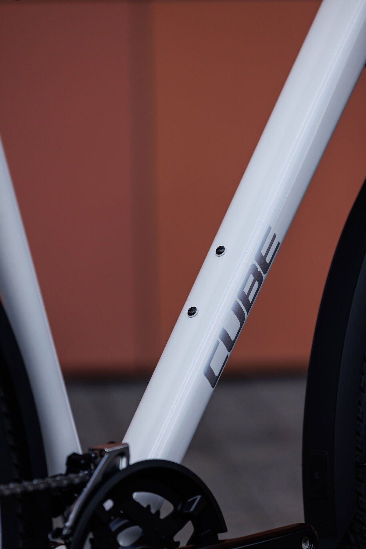 Cube Kathmandu Pro metallicwhite´n´chrome 2027 – Trekkingrad – Detailansicht 12