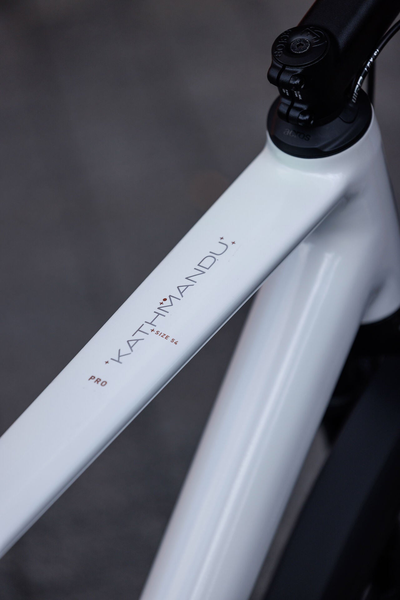 Cube Kathmandu Pro metallicwhite´n´chrome 2027 – Trekkingrad – Detailansicht 14