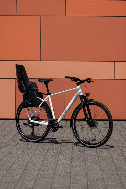 Cube Kathmandu Pro metallicwhite´n´chrome 2027 – Trekkingrad – Seitenansicht 2