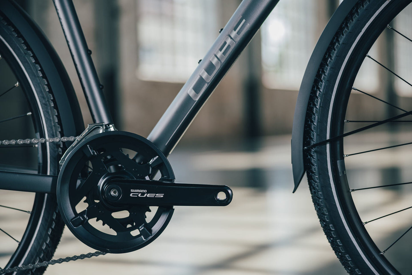 Cube Kathmandu Pro slabgrey´n´chrome 2027 – Trekkingrad – Detailansicht 1