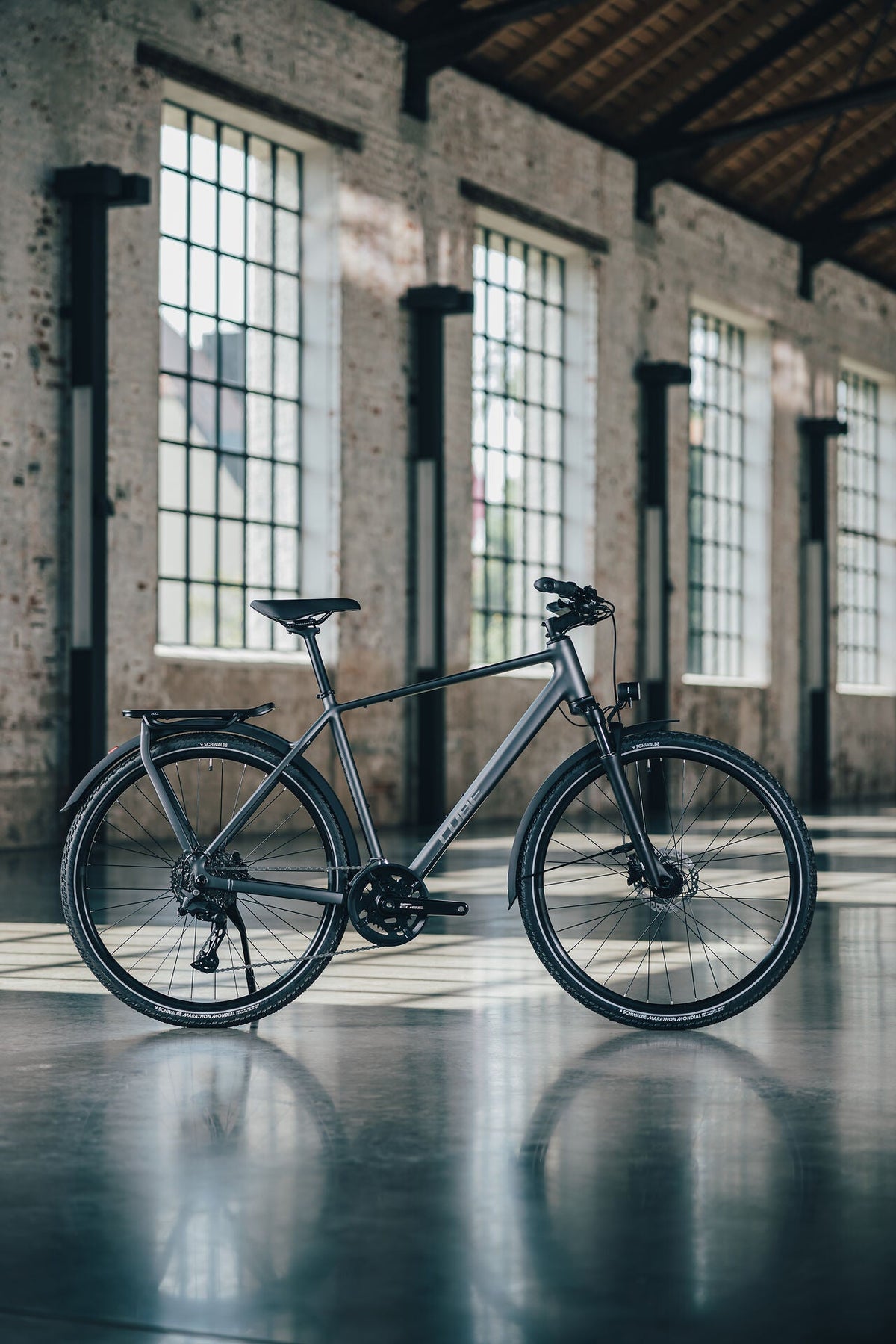 Cube Kathmandu Pro slabgrey´n´chrome 2027 – Trekkingrad – Seitenansicht 2