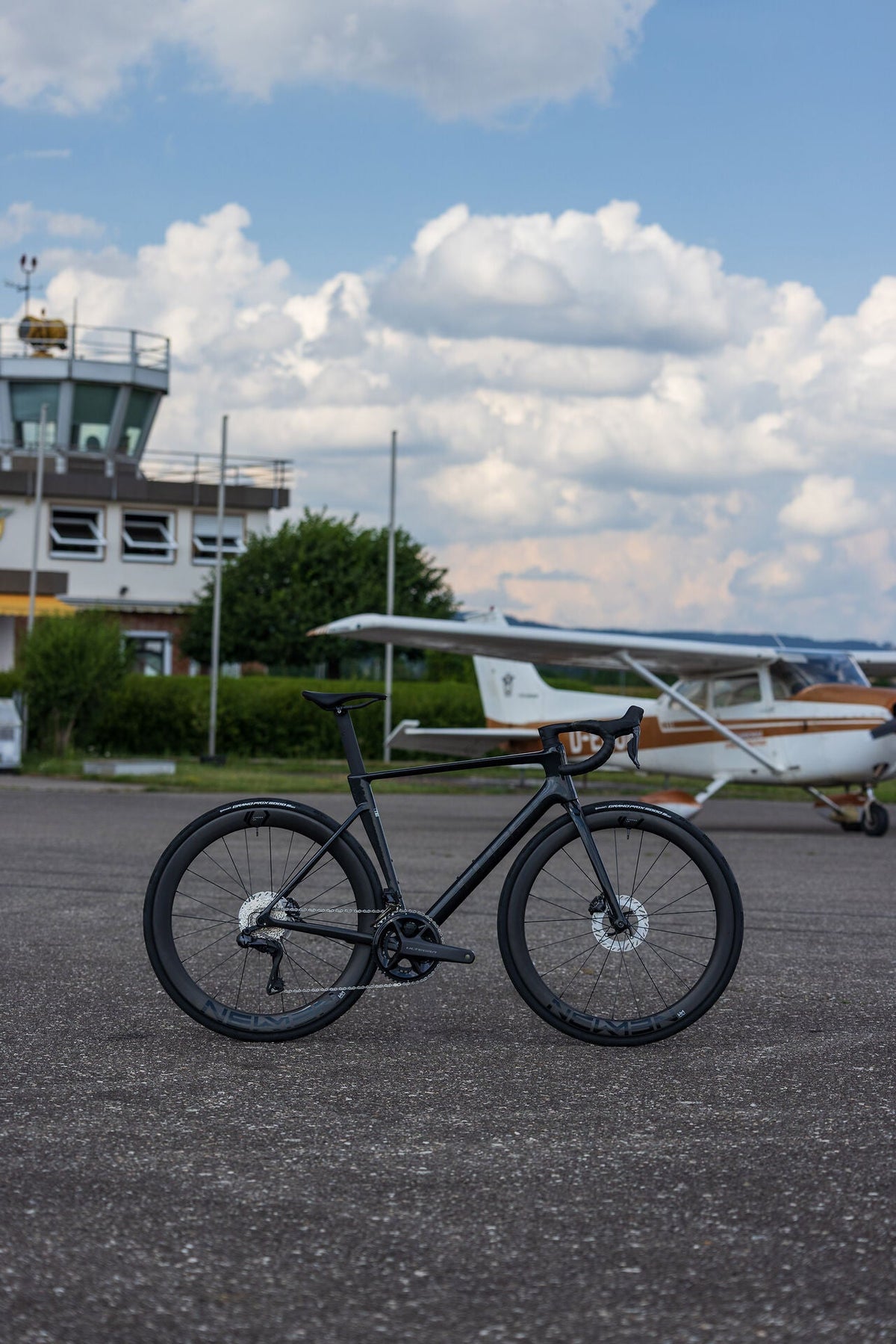 Cube Litening AIR C:68X Race blackpearl´n´black 2027 – Rennrad – Seitenansicht 1
